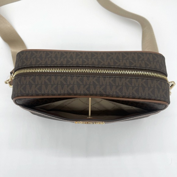 Michael Kors Kenly LG Pocket Xbody &Trifold Wallet - Picture 4 of 11